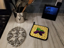 Load image into Gallery viewer, Mulberries on Basketweave Pot Holders - Set of 2 - Heat-Resistant Kitchen Essentials BB7237PTHD