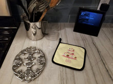 Load image into Gallery viewer, 3 Tier Cupcakes on Yellow Pot Holders - Set of 2 - Heat-Resistant Kitchen Essentials BB7289PTHD