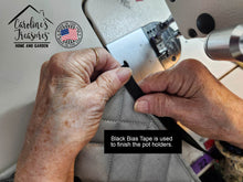 Load image into Gallery viewer, Bear and Bubbles Watercolor Pot Holders - Set of 2 - Heat-Resistant Kitchen Essentials BB7347PTHD