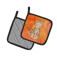 Load image into Gallery viewer, Leopard Watercolor Pot Holders - Set of 2 - Heat-Resistant Kitchen Essentials BB7396PTHD