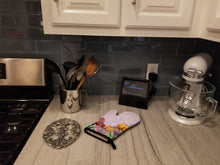 Load image into Gallery viewer, Purple and Yellow Iris Oven Mitt BB7445OVMT