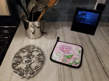 Load image into Gallery viewer, Rose Garden Pot Holders - Set of 2 - Heat-Resistant Kitchen Essentials BB7447PTHD