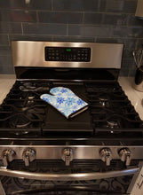 Load image into Gallery viewer, Blue Snowflakes Watercolor Oven Mitt BB7484OVMT