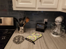 Load image into Gallery viewer, Easter Basket and Eggs Oven Mitt BB7490OVMT