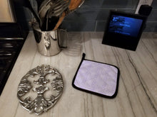 Load image into Gallery viewer, Gemoetric Circles on Purple Watercolor Pot Holders - Set of 2 - Heat-Resistant Kitchen Essentials BB7494PTHD