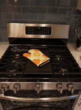 Load image into Gallery viewer, Fall Leaves Scattered Oven Mitt BB7496OVMT