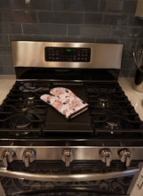 Load image into Gallery viewer, Fashion Diva Shoes and Purses Oven Mitt BB7506OVMT