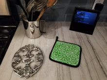 Load image into Gallery viewer, Watercolor Geometric Cirlce on Green Pot Holders - Set of 2 - Heat-Resistant Kitchen Essentials BB7556PTHD