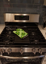 Load image into Gallery viewer, Watercolor Shamrock Stripes Oven Mitt BB7557OVMT