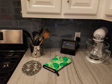 Load image into Gallery viewer, Watercolor Broccoli Oven Mitt BB7570OVMT