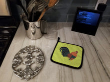 Load image into Gallery viewer, Dutch Bantam Chicken Green Pot Holders - Set of 2 - Heat-Resistant Kitchen Essentials BB7662PTHD