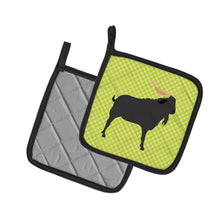 Load image into Gallery viewer, Verata Goat Green Pot Holders - Set of 2 - Heat-Resistant Kitchen Essentials BB7708PTHD