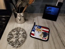 Load image into Gallery viewer, Pembroke Corgi Patriotic Pot Holders - Set of 2 - Heat-Resistant Kitchen Essentials BB9642PTHD