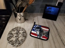 Load image into Gallery viewer, Newfoundland Puppy Patriotic Pot Holders - Set of 2 - Heat-Resistant Kitchen Essentials BB9699PTHD