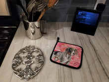 Load image into Gallery viewer, German Shorthaired Pointer Love Pot Holders - Set of 2 - Heat-Resistant Kitchen Essentials BB9728PTHD