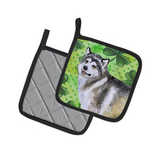 Load image into Gallery viewer, Alaskan Malamute St Patrick's Pot Holders - Set of 2 - Heat-Resistant Kitchen Essentials BB9812PTHD