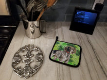 Load image into Gallery viewer, German Shorthaired Pointer St Patrick's Pot Holders - Set of 2 - Heat-Resistant Kitchen Essentials BB9815PTHD