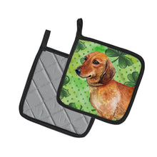 Load image into Gallery viewer, Dachshund St Patrick's Pot Holders - Set of 2 - Heat-Resistant Kitchen Essentials BB9826PTHD