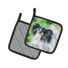 Load image into Gallery viewer, Papillon St Patrick's Pot Holders - Set of 2 - Heat-Resistant Kitchen Essentials BB9831PTHD