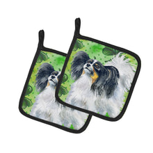 Load image into Gallery viewer, Papillon St Patrick's Pot Holders - Set of 2 - Heat-Resistant Kitchen Essentials BB9831PTHD