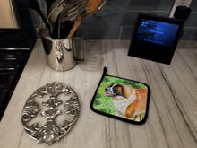 Load image into Gallery viewer, Saint Bernard St Patrick's Pot Holders - Set of 2 - Heat-Resistant Kitchen Essentials BB9853PTHD