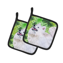 Load image into Gallery viewer, Samoyed St Patrick's Pot Holders - Set of 2 - Heat-Resistant Kitchen Essentials BB9865PTHD