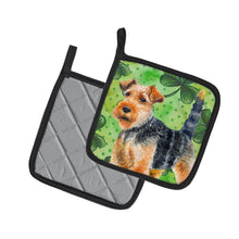 Load image into Gallery viewer, Welsh Terrier St Patrick's Pot Holders - Set of 2 - Heat-Resistant Kitchen Essentials BB9874PTHD