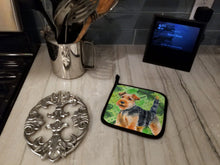 Load image into Gallery viewer, Welsh Terrier St Patrick's Pot Holders - Set of 2 - Heat-Resistant Kitchen Essentials BB9874PTHD