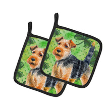 Load image into Gallery viewer, Welsh Terrier St Patrick's Pot Holders - Set of 2 - Heat-Resistant Kitchen Essentials BB9874PTHD