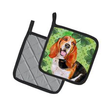 Load image into Gallery viewer, Basset Hound St Patrick's Pot Holders - Set of 2 - Heat-Resistant Kitchen Essentials BB9878PTHD
