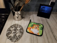 Load image into Gallery viewer, Sheltie St Patrick's Pot Holders - Set of 2 - Heat-Resistant Kitchen Essentials BB9894PTHD