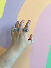 Load image into Gallery viewer, Beaded Flower Rings