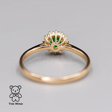 Load image into Gallery viewer, Beautiful Fire Emerald Halo Diamond Engagement Wedding Ring in 18K Yellow Gold