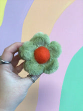 Load image into Gallery viewer, Fluffy Daisy Hair Claw