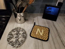 Load image into Gallery viewer, Monogram Initial N Giraffe Pot Holders - Set of 2 - Heat-Resistant Kitchen Essentials CJ1025-NPTHD
