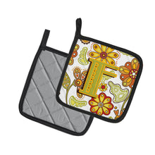 Load image into Gallery viewer, Letter F Floral Mustard and Green Pot Holders - Set of 2 - Heat-Resistant Kitchen Essentials CJ2003-FPTHD