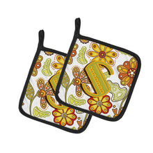 Load image into Gallery viewer, Letter S Floral Mustard and Green Pot Holders - Set of 2 - Heat-Resistant Kitchen Essentials CJ2003-SPTHD