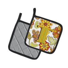 Load image into Gallery viewer, Letter T Floral Mustard and Green Pot Holders - Set of 2 - Heat-Resistant Kitchen Essentials CJ2003-TPTHD