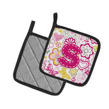 Load image into Gallery viewer, Letter S Flowers and Butterflies Pink Pot Holders - Set of 2 - Heat-Resistant Kitchen Essentials CJ2005-SPTHD