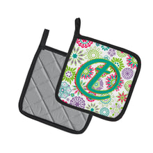 Load image into Gallery viewer, Letter T Flowers Pink Teal Green Initial Pot Holders - Set of 2 - Heat-Resistant Kitchen Essentials CJ2011-TPTHD