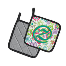 Load image into Gallery viewer, Letter Z Flowers Pink Teal Green Initial Pot Holders - Set of 2 - Heat-Resistant Kitchen Essentials CJ2011-ZPTHD