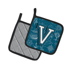 Load image into Gallery viewer, Letter V Sea Doodles Initial Alphabet Pot Holders - Set of 2 - Heat-Resistant Kitchen Essentials CJ2014-VPTHD