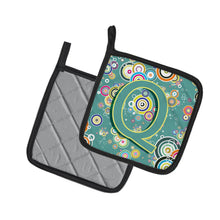 Load image into Gallery viewer, Letter Q Circle Circle Teal Initial Alphabet Pot Holders - Set of 2 - Heat-Resistant Kitchen Essentials CJ2015-QPTHD