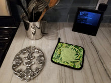 Load image into Gallery viewer, Olives Pot Holders - Set of 2 - Heat-Resistant Kitchen Essentials
