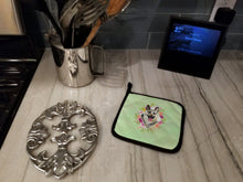 Load image into Gallery viewer, Eastern German Shepherd Green Flowers Pot Holders - Set of 2 - Heat-Resistant Kitchen Essentials CK4299PTHD