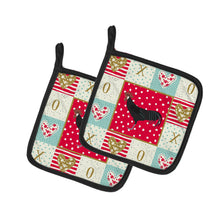 Load image into Gallery viewer, Minorca Ctalalan Chicken Love Pot Holders - Set of 2 - Heat-Resistant Kitchen Essentials CK5268PTHD