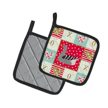 Load image into Gallery viewer, Pilgrim Goose Love Pot Holders - Set of 2 - Heat-Resistant Kitchen Essentials CK5320PTHD