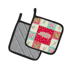 Load image into Gallery viewer, English Large White Pig Love Pot Holders - Set of 2 - Heat-Resistant Kitchen Essentials CK5365PTHD