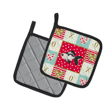 Load image into Gallery viewer, Telescope Eye Goldfish Love Pot Holders - Set of 2 - Heat-Resistant Kitchen Essentials CK5480PTHD