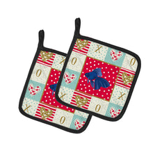 Load image into Gallery viewer, Veiltail Goldfish Love Pot Holders - Set of 2 - Heat-Resistant Kitchen Essentials CK5481PTHD